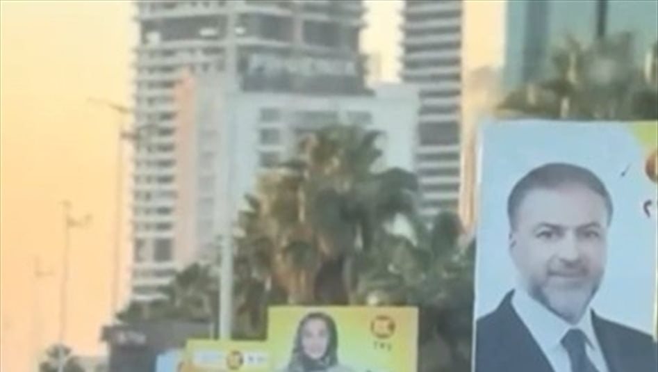 عراقي يشيد بـ"أناقة" الدعايات الانتخابية في أربيل: "تريدلك أخو خيته يخلي اللافتة بالجزرة"