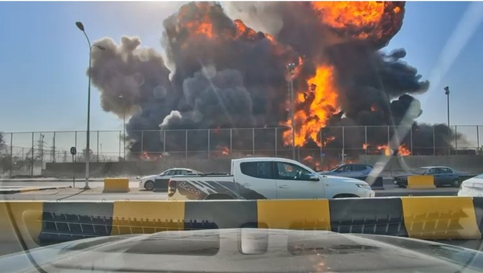 انفجار ونار هائلة في مستودع نفطي بالبصرة.. ومعلومات عن "وفيات ومفقودين" (فيديو)