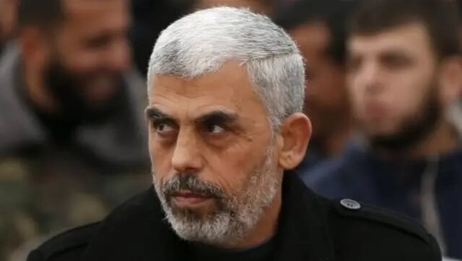 قبل مقتله بأيام.. فيديو جديد ليحيى السنوار في غزة