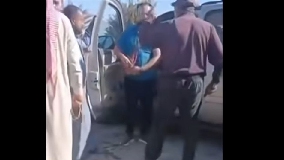 فيديو متداول.. سوريون يوقفون عجلات العراقيين "ثأرا" لحكم الإعدام بحق سوري في العراق