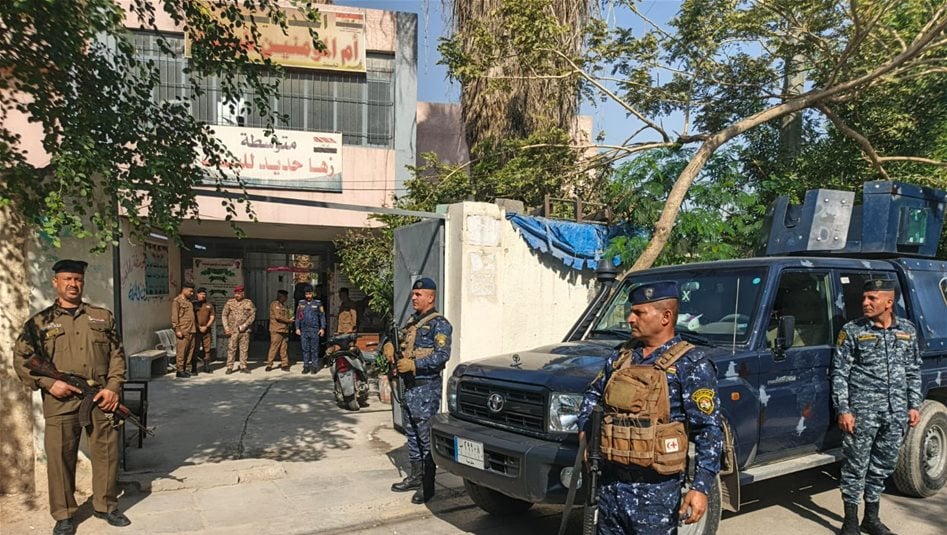 مشاهد توثق استلام مراكز الاقتراع وبدء نقل المواد الانتخابية في بغداد