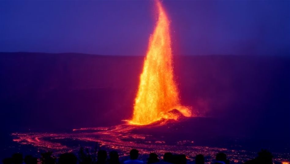 بركان &quot;كيلوا&quot; يثور من جديد.. قطع من الحمم ارتفعت لـ 400 متر