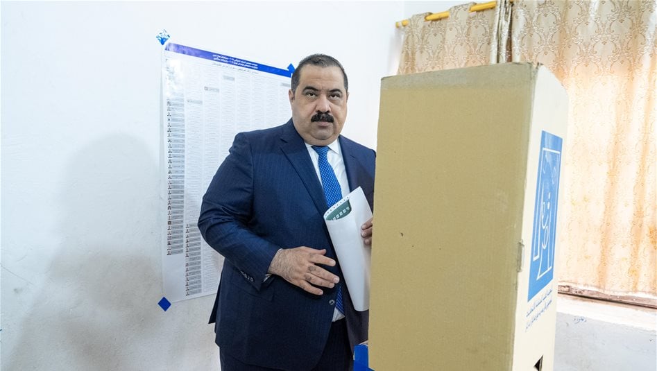 السامرائي بعد الادلاء بصوته: على العراقيين المشاركة الفعالة في الانتخابات لاختيار الأفضل والانسب