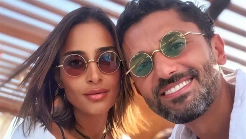 الخبر وصلها عبر ستوري إنستغرام... صدمة طلاق كريم محمود عبد العزيز وآن الرفاعي!