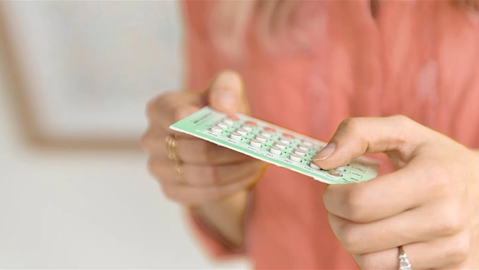 ثورة في صحة المرأة وانتصار للنساء... إدارة FDA تُلغي تحذيرات العلاج الهرموني!