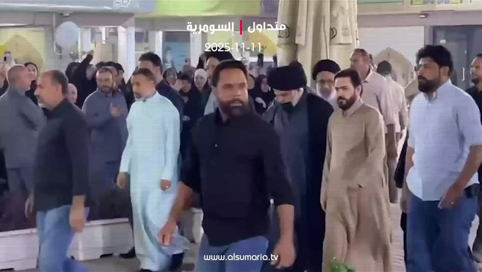 السيد الصدر يزور مرقد والده ونجليه بالنجف الاشرف.. فيديو