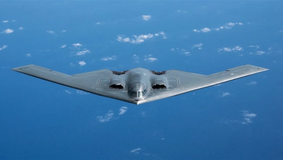 ترامب يتحدث عن نسخ مطورة من قاذفات بي-2