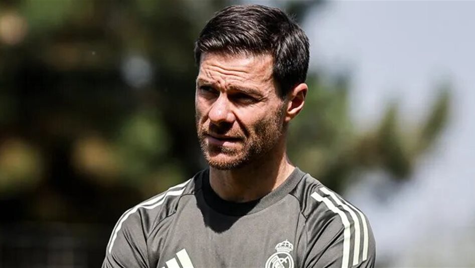 ألونسو يصدم بعصيان 3 لاعبين بعد النتائج الأخيرة