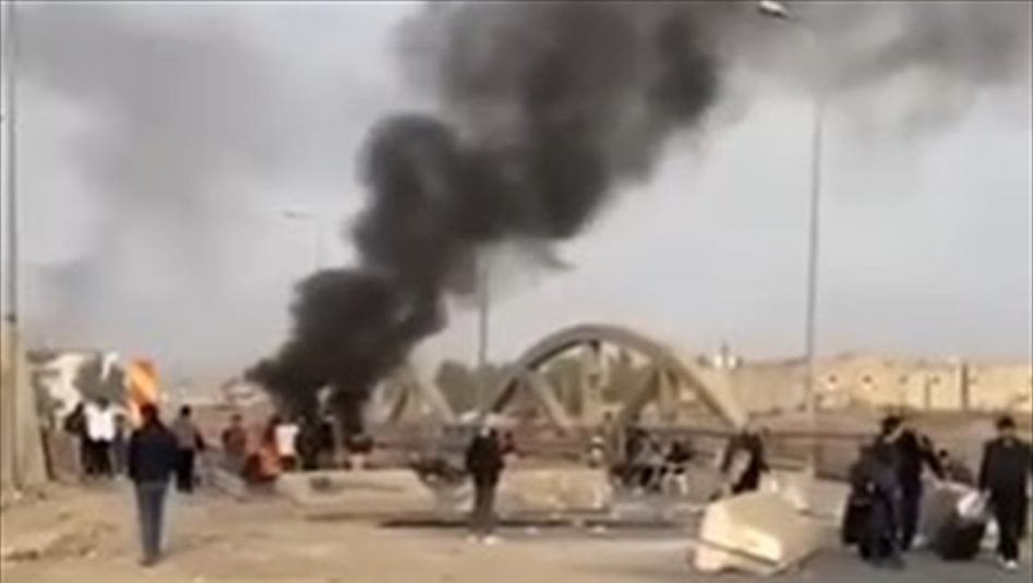 أربيل.. أنصار مرشح يغلقون طريقا عاما لعدم فوزه بالانتخابات (فيديو)