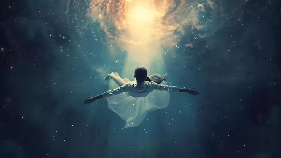 هل حلمت بالسقوط أو الهروب؟.. هذا ما تكشفه الأحلام عن مشاعرنا الخفية