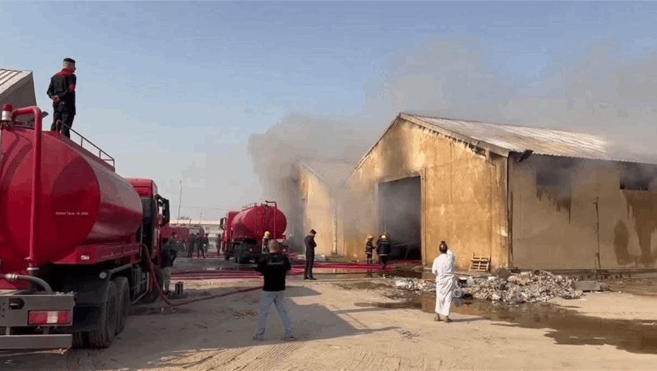 الدفاع المدني يُسيطر على حريق مخزن مواد غذائية في النجف الأشرف