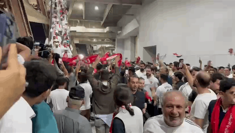 الجمهور العراقي يحيي نظيره الإماراتي في جذع النخلة