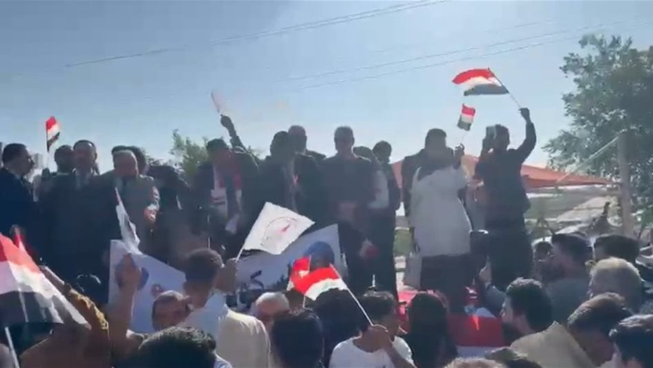 بـ"اغنية وطنية حزينة".. المعلمون يحولون تظاهراتهم الى "احتفال انتصار" على وزارة المالية (فيديو)