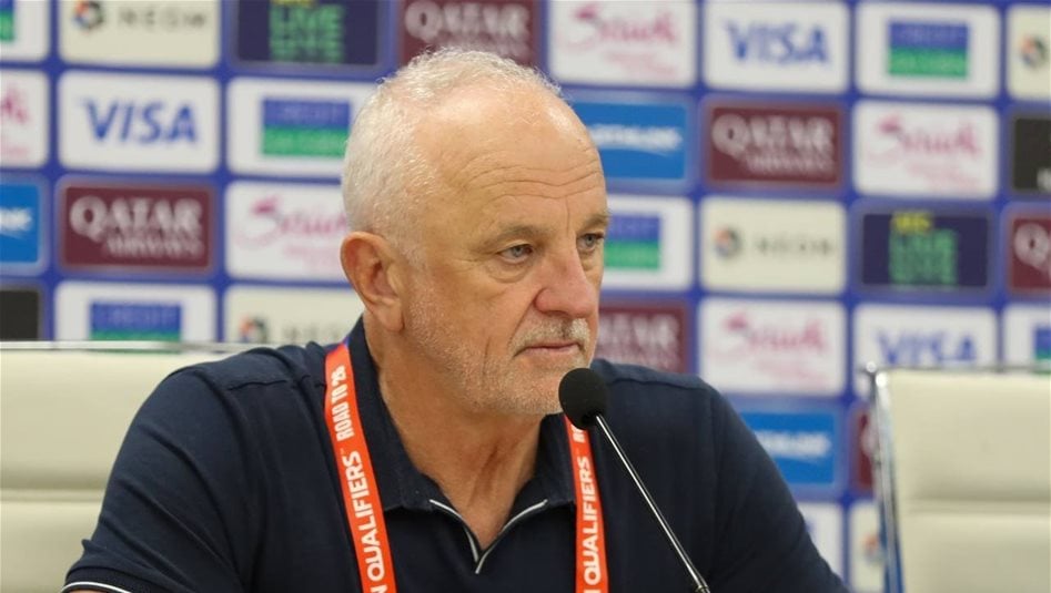 مدرب منتخبنا الوطني يغادر إلى سويسرا