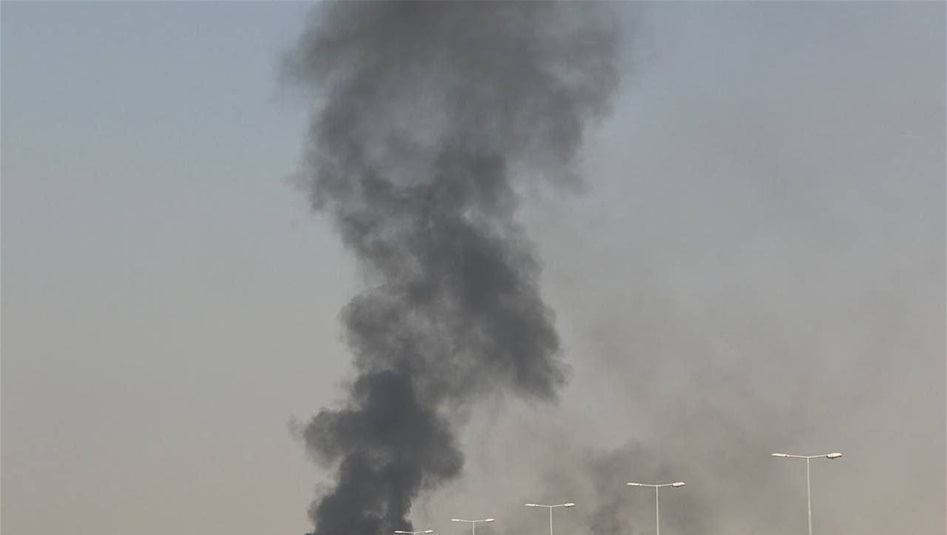 شاهد.. سقوط طائرة هندية أثناء الاستعراض في الإمارات