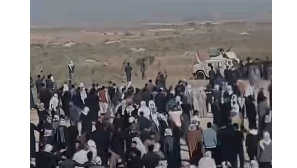 وسط تواجد الجيش.. أسلحة متوسطة و"قاذفات" واطلاق نار كثيف في تشييع شيخ عشيرة بميسان (فيديو)