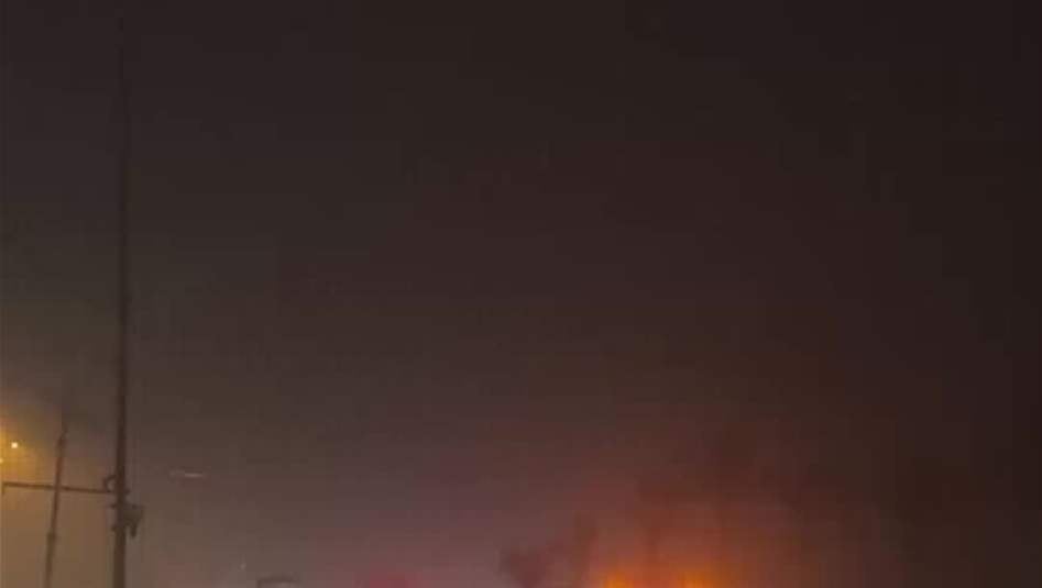 مجدداً.. انتشار كثيف للضباب الدخاني في محيط معسكر الرشيد