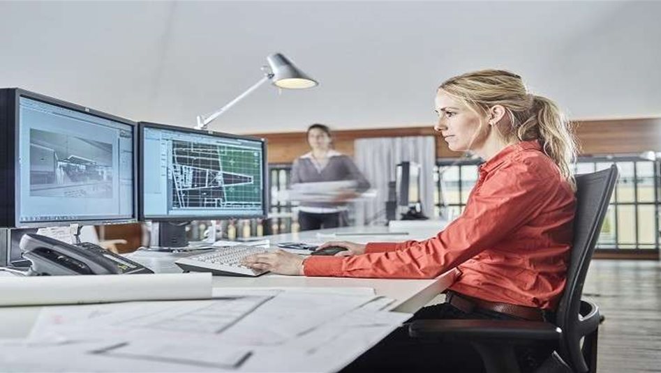 ما هي المدة الامنة في العمل أمام الشاشات وكيف نحمي أعيننا؟