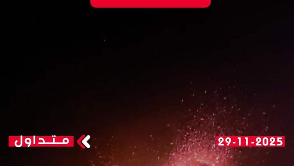 مشهد مرعب وجمالي.. بركان غواتيمالا ينفـ*جر ليلاً ويقذف الحمم فوق سفح الجبل قبل عدة ايام   