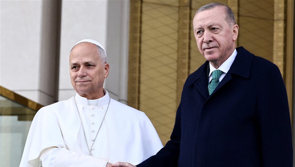 اردوغان يستقبل بابا الفاتيكان في تركيا بأنشودة "طلع البدر علينا"