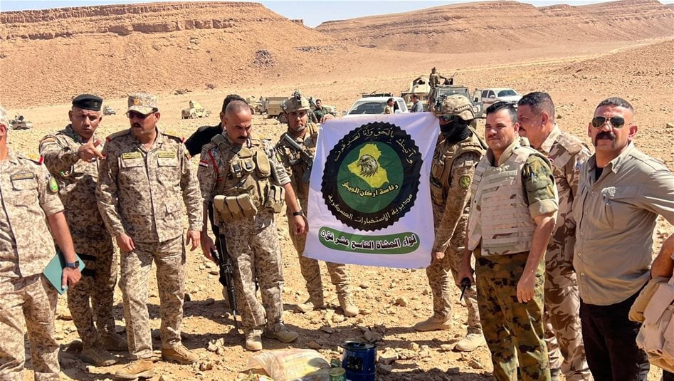 الاستخبارات العسكرية تداهم جحرا لداعش وتضبط أسلحة واعتدة بداخله في صحراء الأنبار