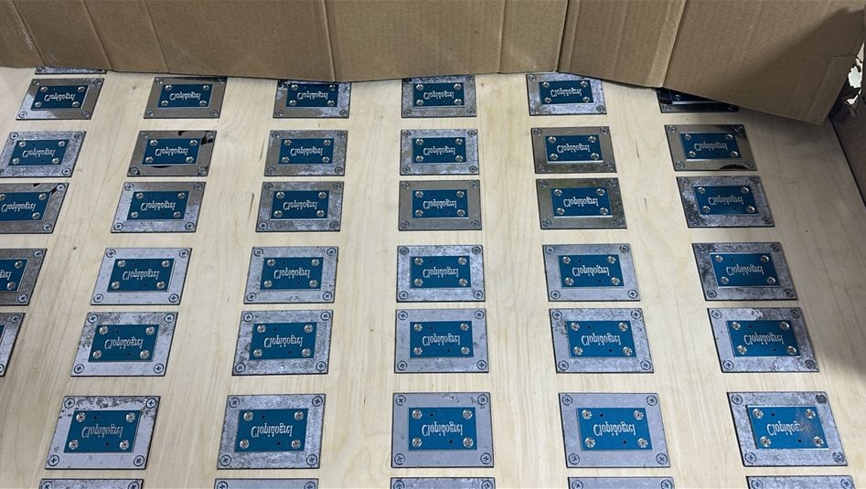 ضبط 240 ختماً غير مرخصة لأسماء أدوية بشرية في منفذ طريبيل