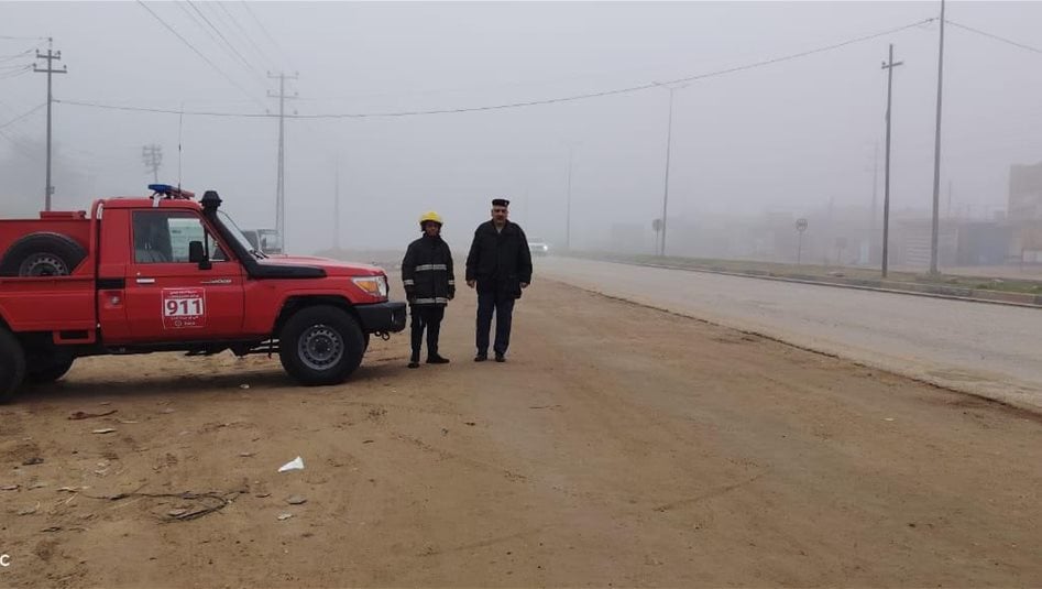للتدخل الطارئ بحوادث الضباب.. الدفاع المدني ينتشر على طرق كربلاء (صور) 