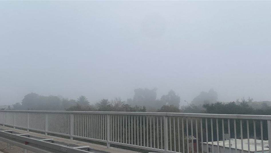 أول ضحايا الضباب.. وفاة رجل سقطت عجلته من اعلى جسر الشعلة (صور)