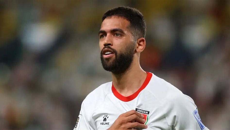 علي علوان يتوج بجائزة هداف كأس العرب 