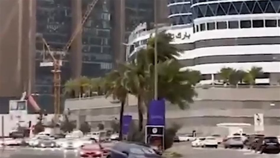 بالفيديو.. غزارة الأمطار تؤدي إلى غرق شوارع دبي