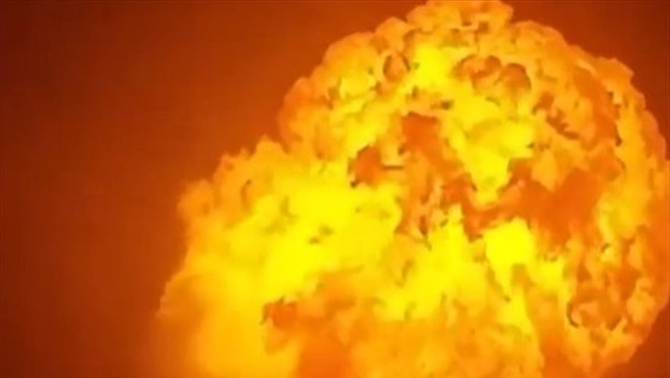 انفجار هائل لناقلة وقود في إيطاليا (فيديو) 