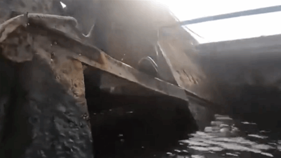 بعد غرق استمر 22 عاماً.. غواصون يشرعون برفع يخت "آخر ملوك العراق" (فيديو)