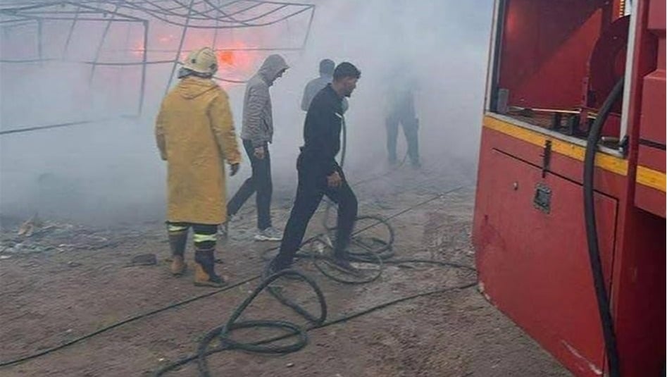 حريق في 30 محلا تجاريا وفرق الدفاع المدني تستنفر 