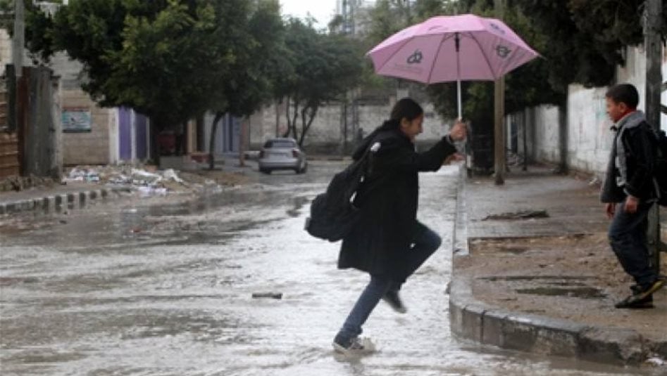 تعطيل الدوام في 5 محافظات.. الامطار تغلق المدارس وتجلس الطلبة في المنازل 