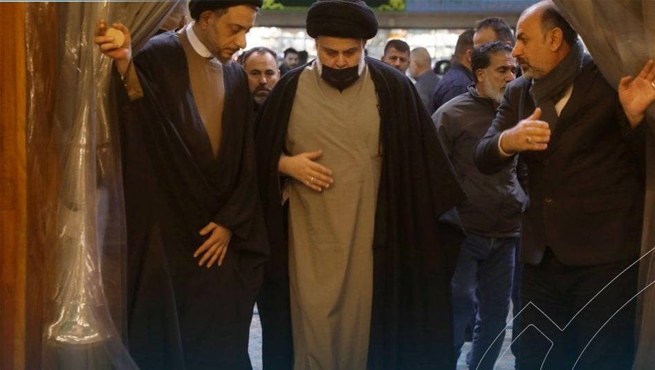 بالصور.. السيد الصدر في المرقد الطاهر