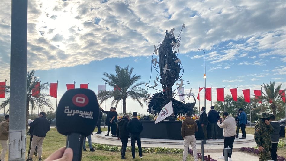 بالصور.. المئات يحيون ذكرى استشهاد أبي مهدي المهندس وقاسم سليماني بشارع المطار 