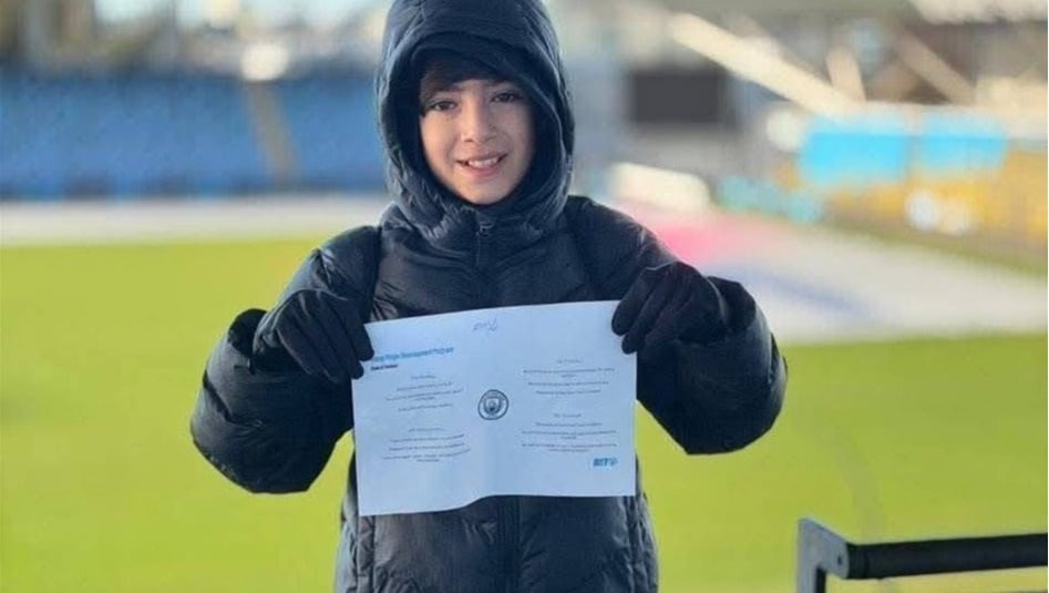 دندش العراقي يوقع عقدا للانضمام إلى أكاديمية نادي مانشستر سيتي الإنجليزي