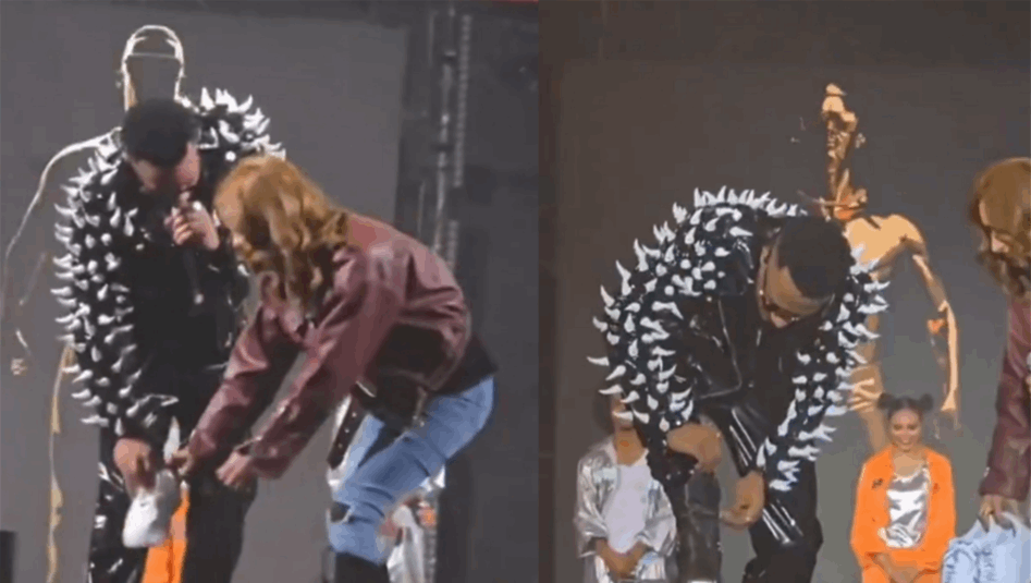 محمد رمضان يوقف حفله لتبديل حذائه على المسرح: "الاستايليست اداني جزمة أخته"