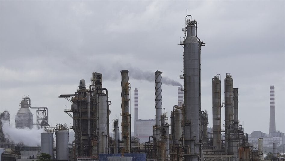 الكشف عن محادثات لتصدير النفط الفنزويلي إلى أمريكا