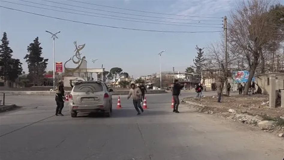 اشتباكات وقصف وتعطيل دوام ودعوات لخروج الأهالي.. ماذا يحدث في سوريا؟