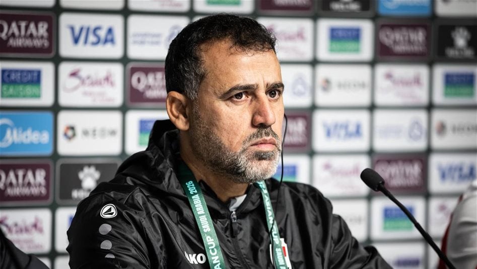 مدرب الأولمبي يفسر للصحفيين سبب الوصول quot;المتأخرquot; إلى السعودية ويشكو من quot;التدخلاتquot; 