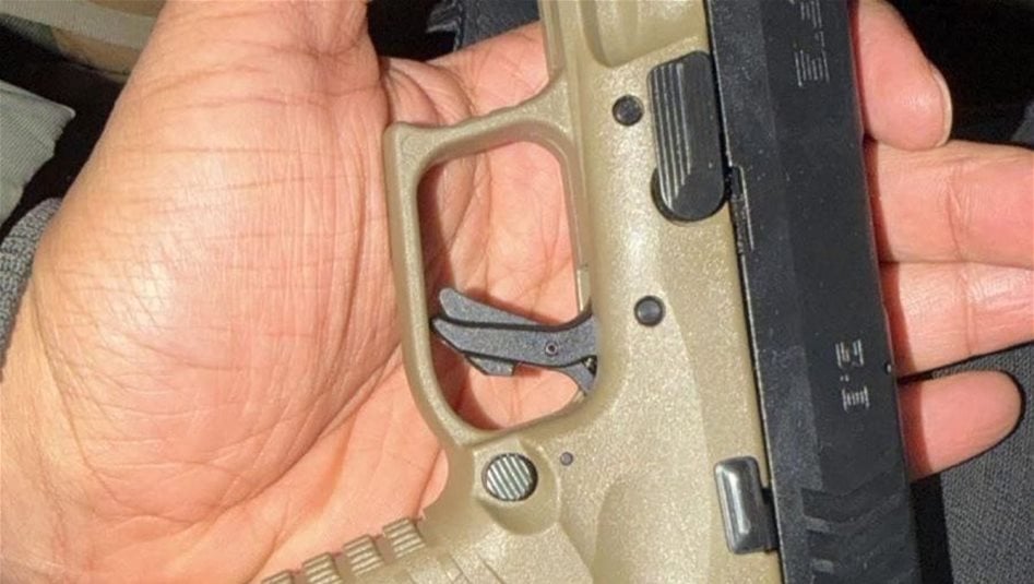 القبض على متهم بقضايا مخدرات وضبط أسلحة وأموال شرق بغداد