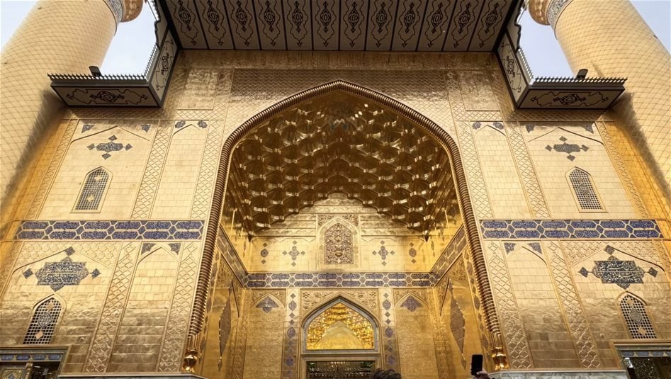 إزاحة الستار عن الإيوان الذهبي للحرم العلوي بعد تجديده وتذهيبه.. (صور) 