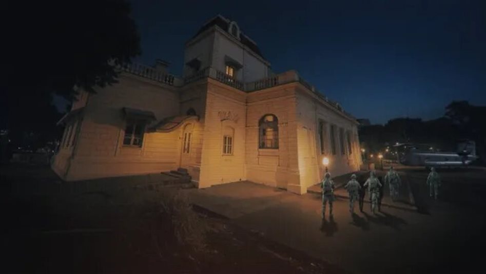 ليلة اعتقال مادورو برواية جندي فنزويلي: 20 امريكيا قتلوا منا المئات بسلاح غامض "يطلق صوتًا فقط"!