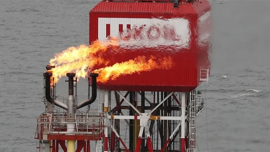 أوكرانيا تقصف منشآت نفطية روسية ببحر قزوين