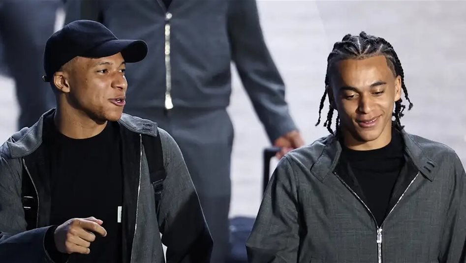 شقيق مبابي مطلوب لدى منتخب عربي 