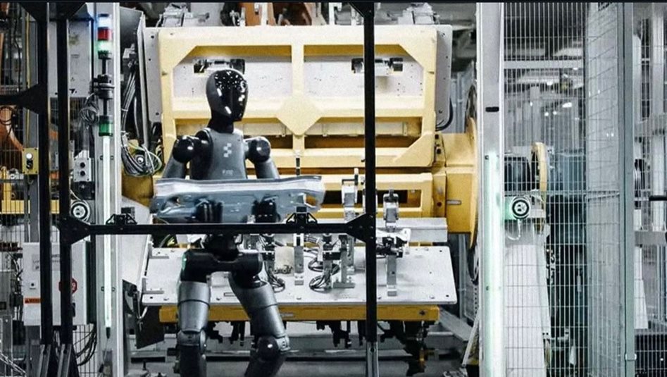 الروبوت "أبولو" يسكن مصانع BMW وينجز 1500 ساعة عمل بدون تعب! هل نشهد نهاية عصر "العامل البشري"؟