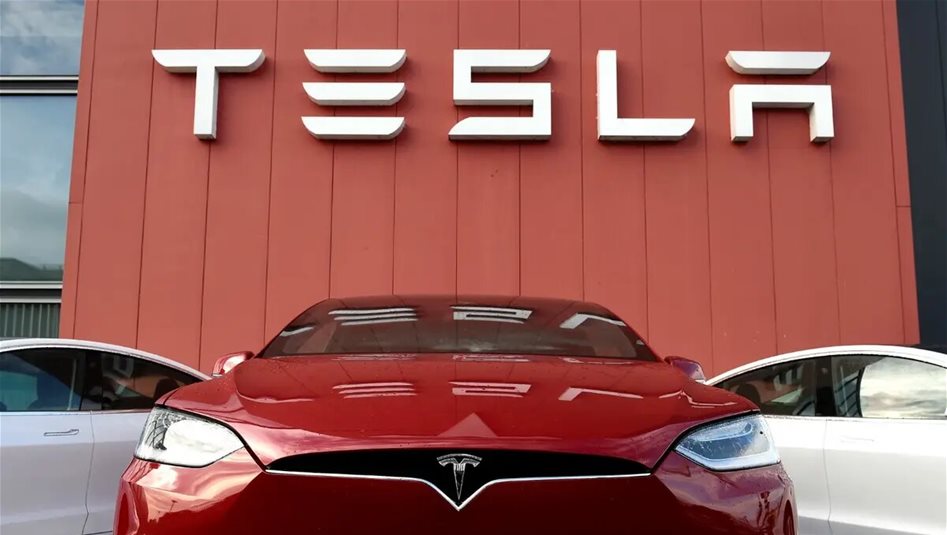 "تسلا".. المال مقابل القيادة الذاتية الكاملة