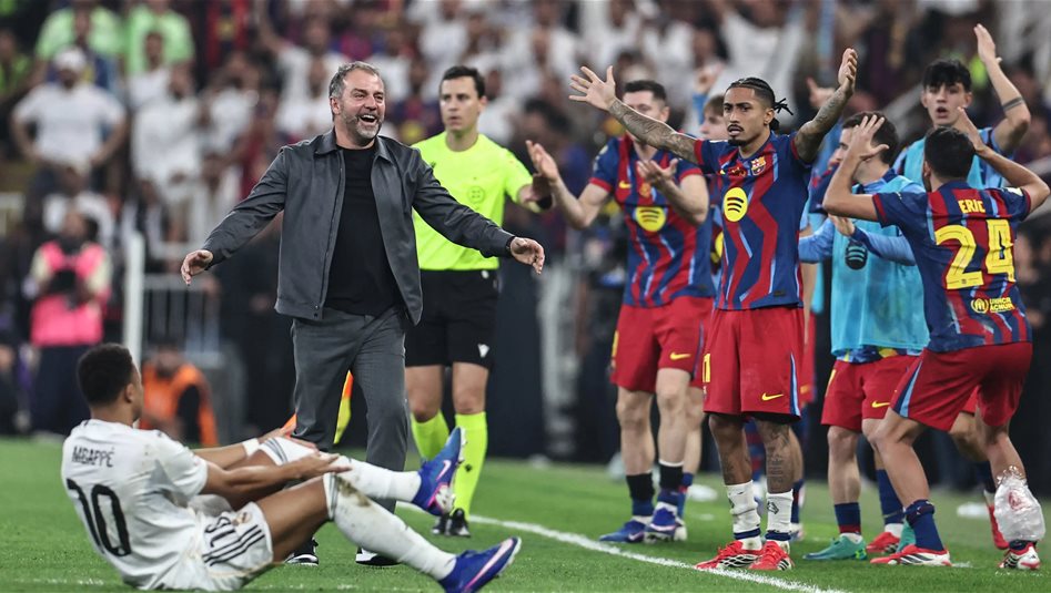 برشلونة يستعيد رافينيا ويعلن غياب نجم آخر عن المباريات لـ10 أيام 