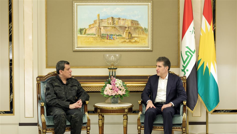 العراق – بارزاني يستقبل عبدي في أربيل: دعوة لاستئناف الحوار مع دمشق وحماية حقوق الأكراد